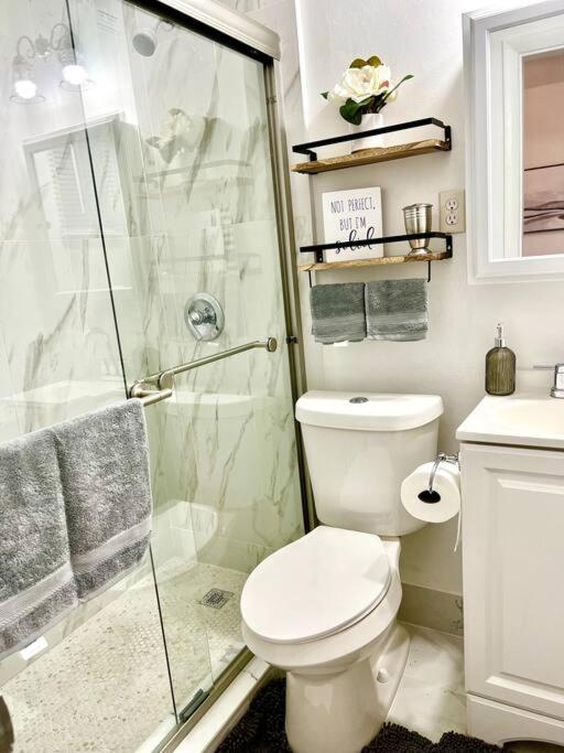 Intimate Casita Mia Minutes Away From Airport, Calle 8, Brickell, Coral Gables, The Beach And More! マイアミ エクステリア 写真