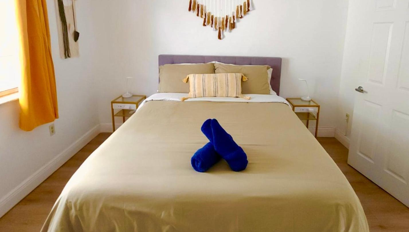 Intimate Casita Mia Minutes Away From Airport, Calle 8, Brickell, Coral Gables, The Beach And More! マイアミ エクステリア 写真