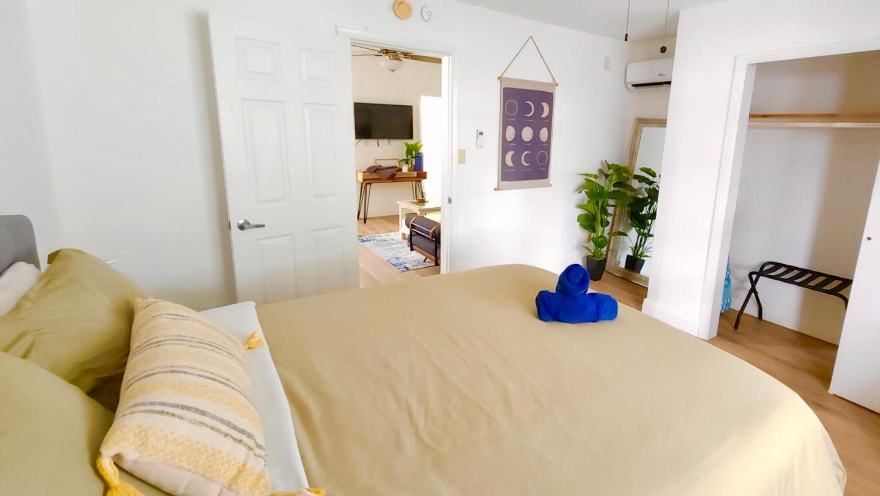 Intimate Casita Mia Minutes Away From Airport, Calle 8, Brickell, Coral Gables, The Beach And More! マイアミ エクステリア 写真